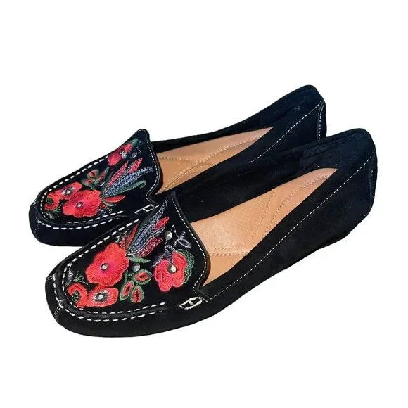 BareTraps Black Flats with Red Floral Embroidery - Picture 2 of 8